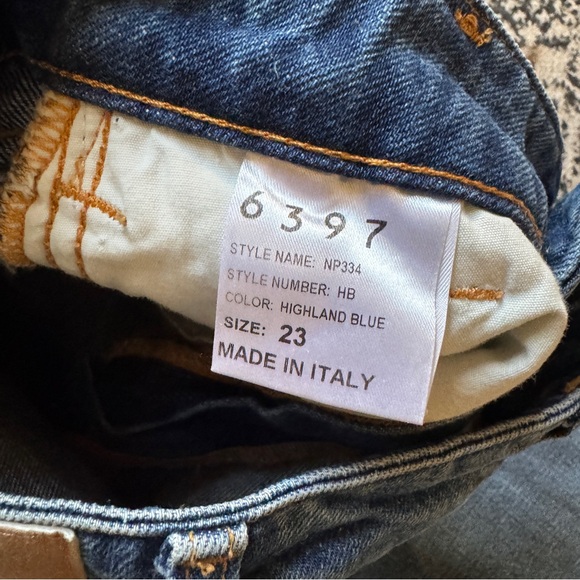 Like New 6397 High Rise Jeans / Tony Pant. Made in Italy. Size 23. Straight leg. - Picture 2 of 10